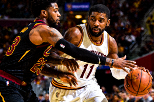 篮球NBA比赛现场球员对抗特写镜头